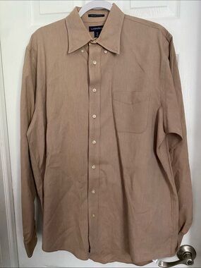 🚨Priced for quick sale🚨 Lands' End Men's Long-Sleeve Button-Up Shirt in Tan